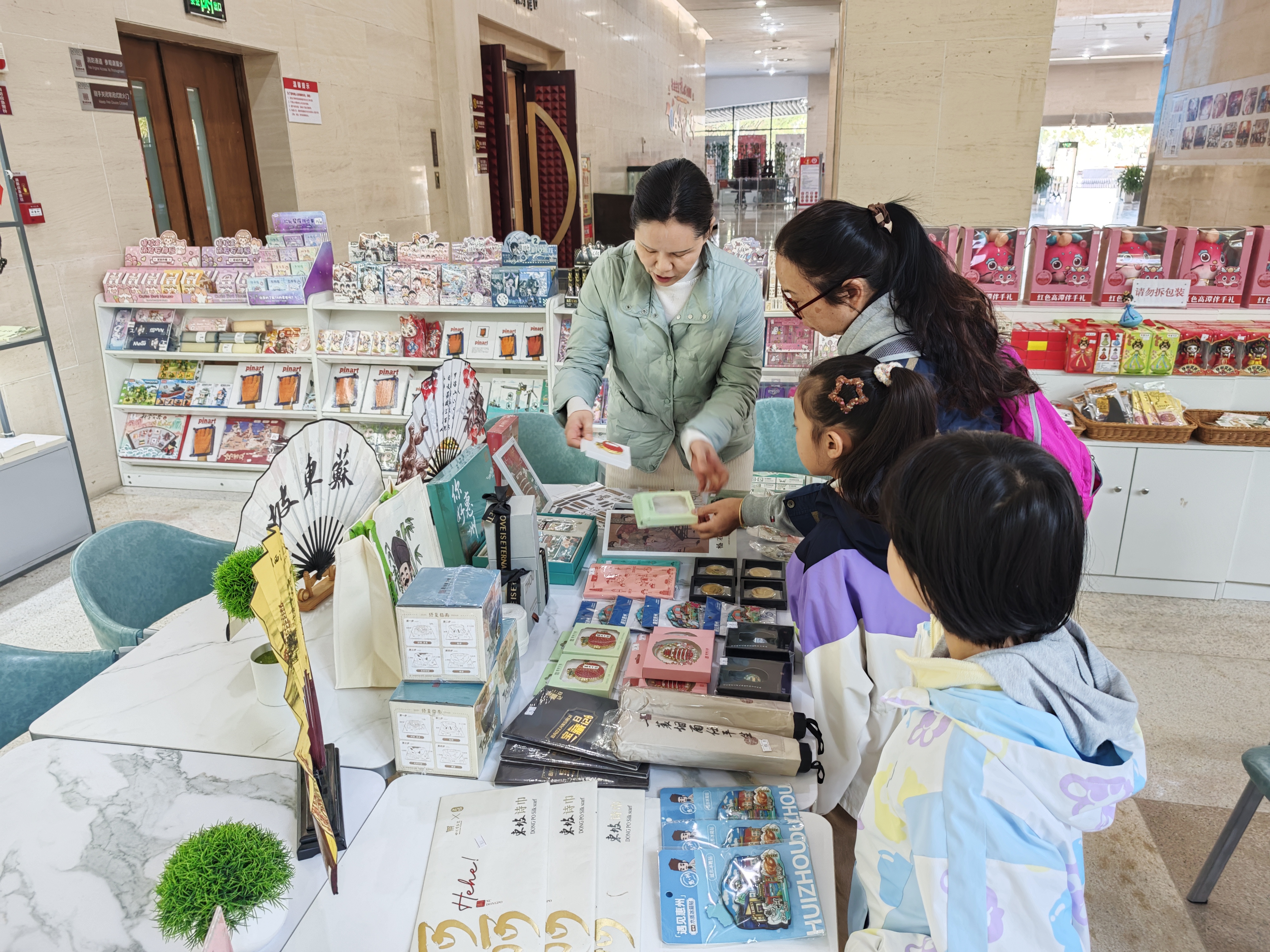 惠州“东坡有礼”文创产品受追捧爱游戏平台融入东坡寓惠故事