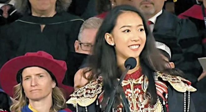 扒出“4人全家福”网友：看着关系融洽爱游戏(ayx)蒋雨融刚说父亲渣就被(图3)