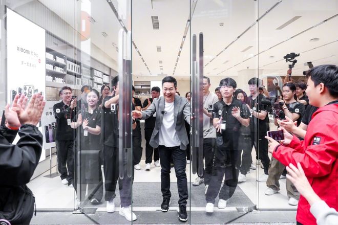 研发机器人项目；国内发布「脑机接口标准」 极客早知道爱游戏平台小米17开售5分钟破国产机销售纪录；Meta(图8)